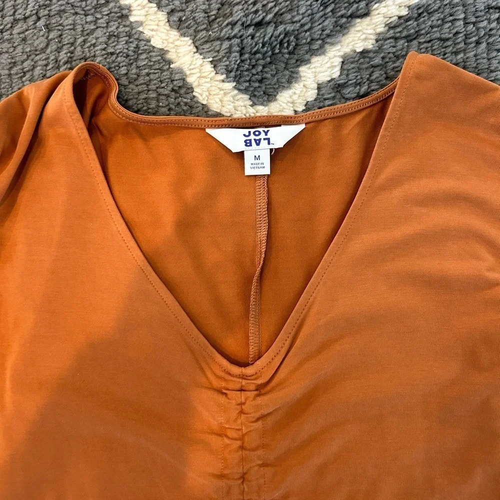 JoyLab Rouched Front Top - Picture 3 of 4